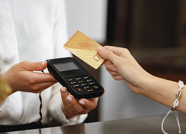 A customer paying with a card on a contactless terminal